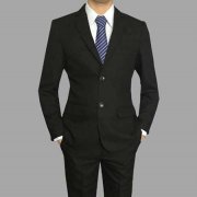 畢業季是否需要選擇定制西服進行面試？