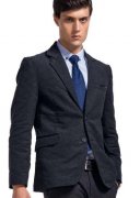 皮膚黑黃的人怎樣穿西裝？