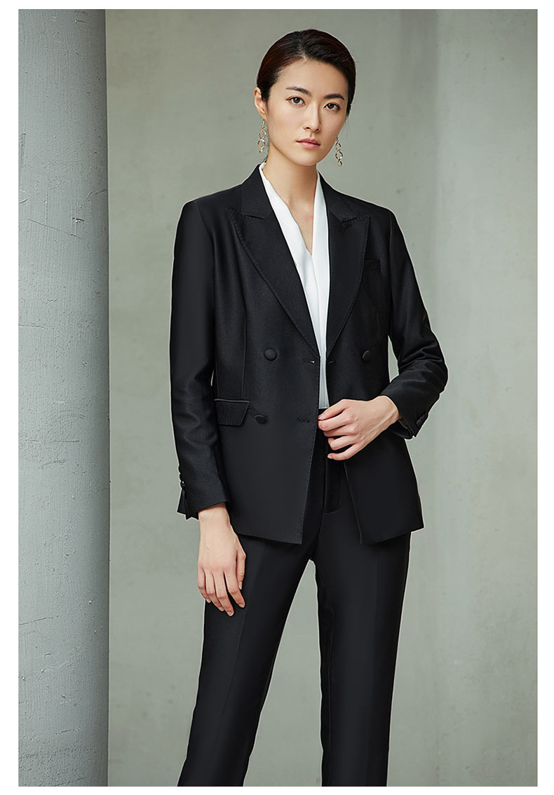 女款黑色雙排扣職業西服模特展示圖2